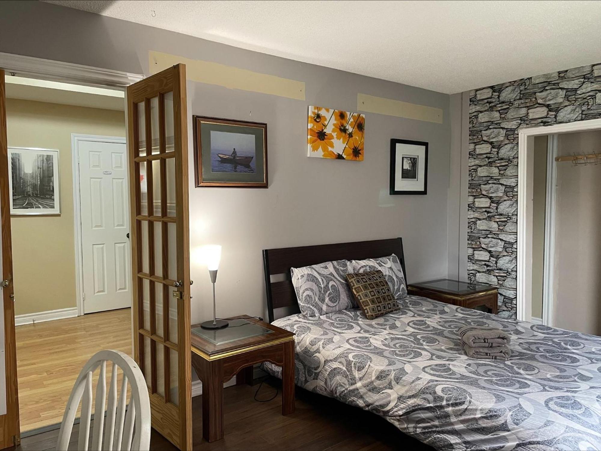 Bhf Near College & Hosp Self-Service Check-In So Fast Net Free Parking In Barrie Exteriér fotografie
