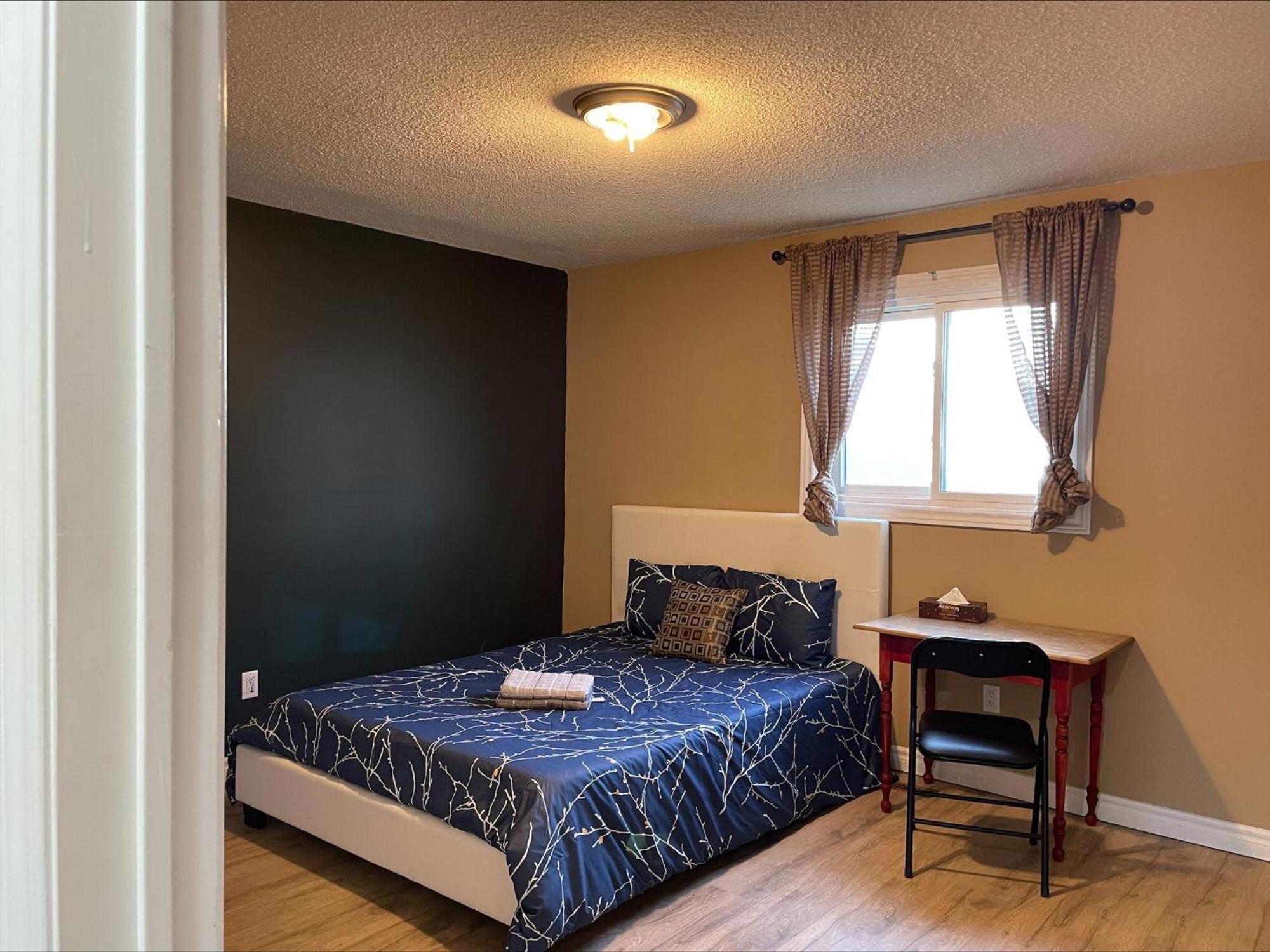 Bhf Near College & Hosp Self-Service Check-In So Fast Net Free Parking In Barrie Exteriér fotografie