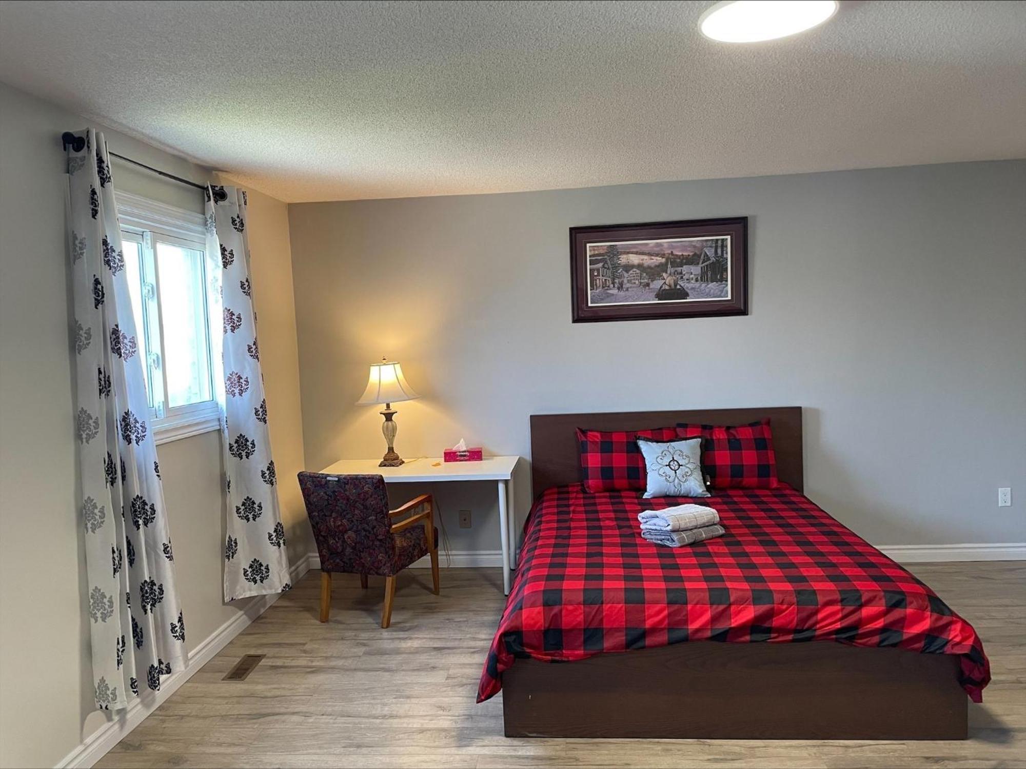 Bhf Near College & Hosp Self-Service Check-In So Fast Net Free Parking In Barrie Exteriér fotografie
